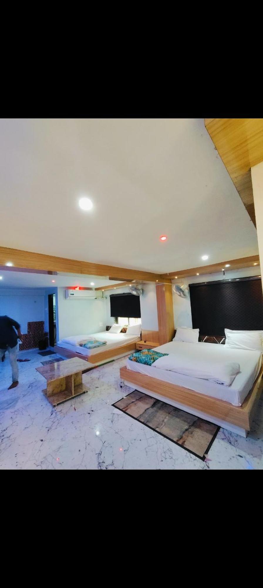 Hotel The Maheshwari Residency Ayodhya Esterno foto