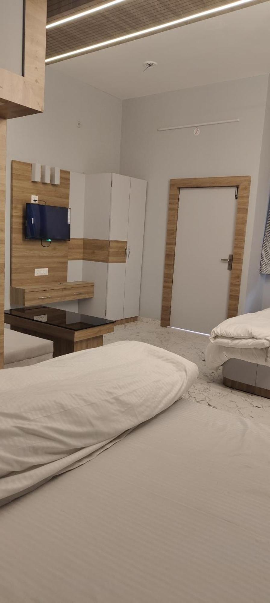 Hotel The Maheshwari Residency Ayodhya Esterno foto